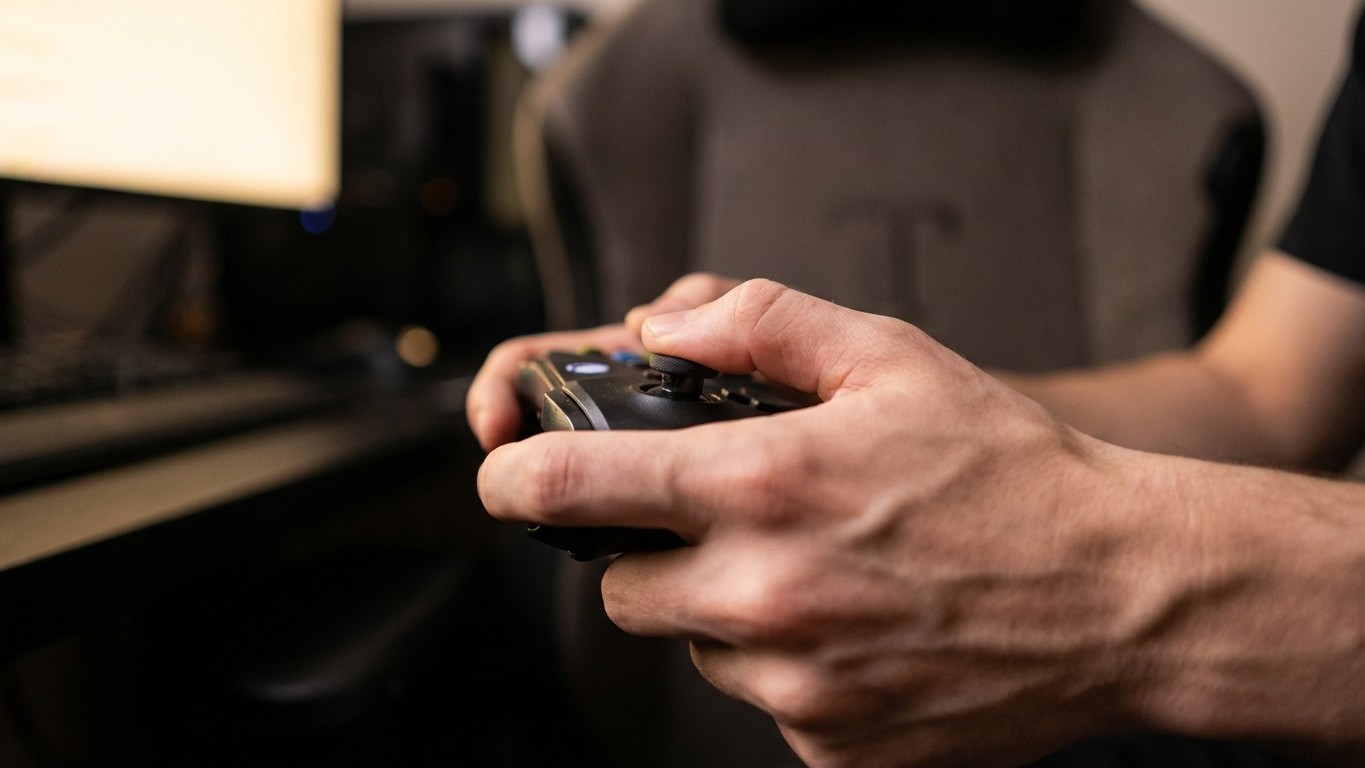 Les joueurs pros ne poussent jamais leurs sticks à fond : leur raison m'a fait changer de réflexe immédiatement