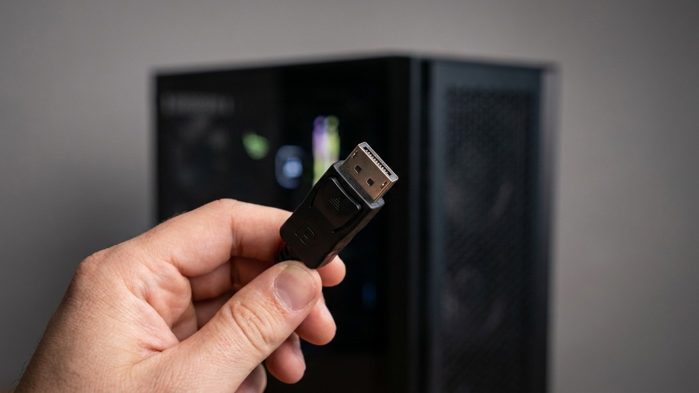 J'ai joué deux ans sur un écran 144 Hz sans jamais dépasser 60 : le jour où j'ai regardé quel câble sortait de ma tour, j'...
