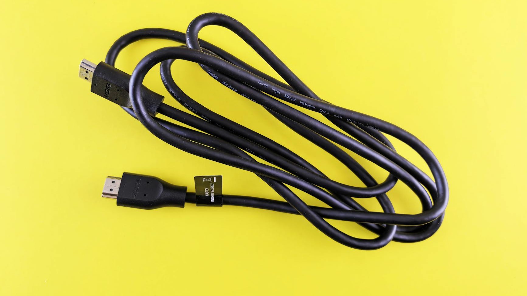 Je jouais en 4K depuis des mois sans comprendre pourquoi l'image semblait molle : un chiffre gravé sur mon câble expliquai...