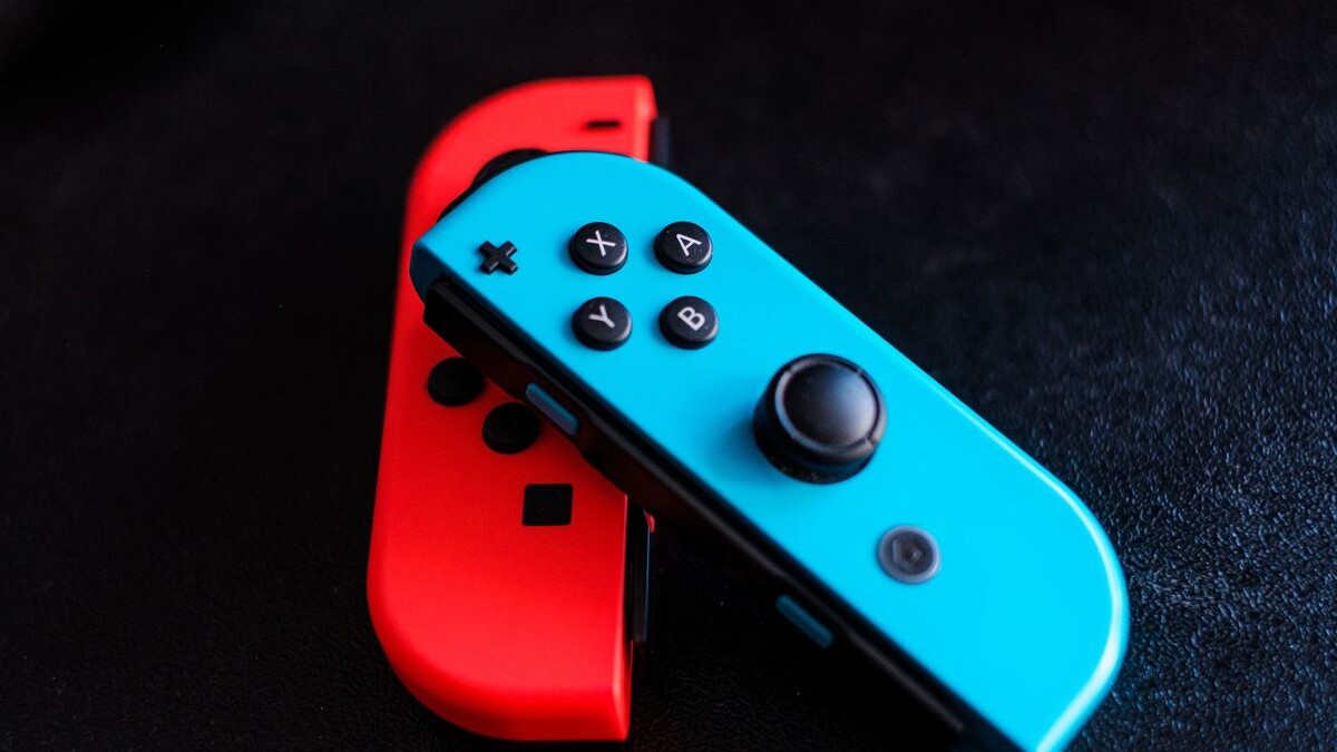 On s'obstine tous à racheter des Joy-Con neufs dès que le stick dérive : ce geste gratuit chez Nintendo règle pourtant le ...