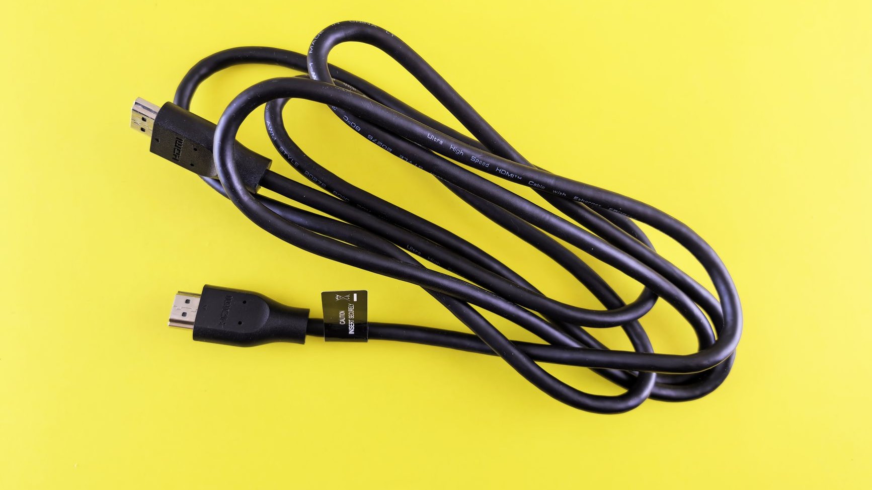Fini le câble HDMI de 10 m acheté au prix du mètre : au-delà d'une certaine longueur, la console retombe toute seule dans ...
