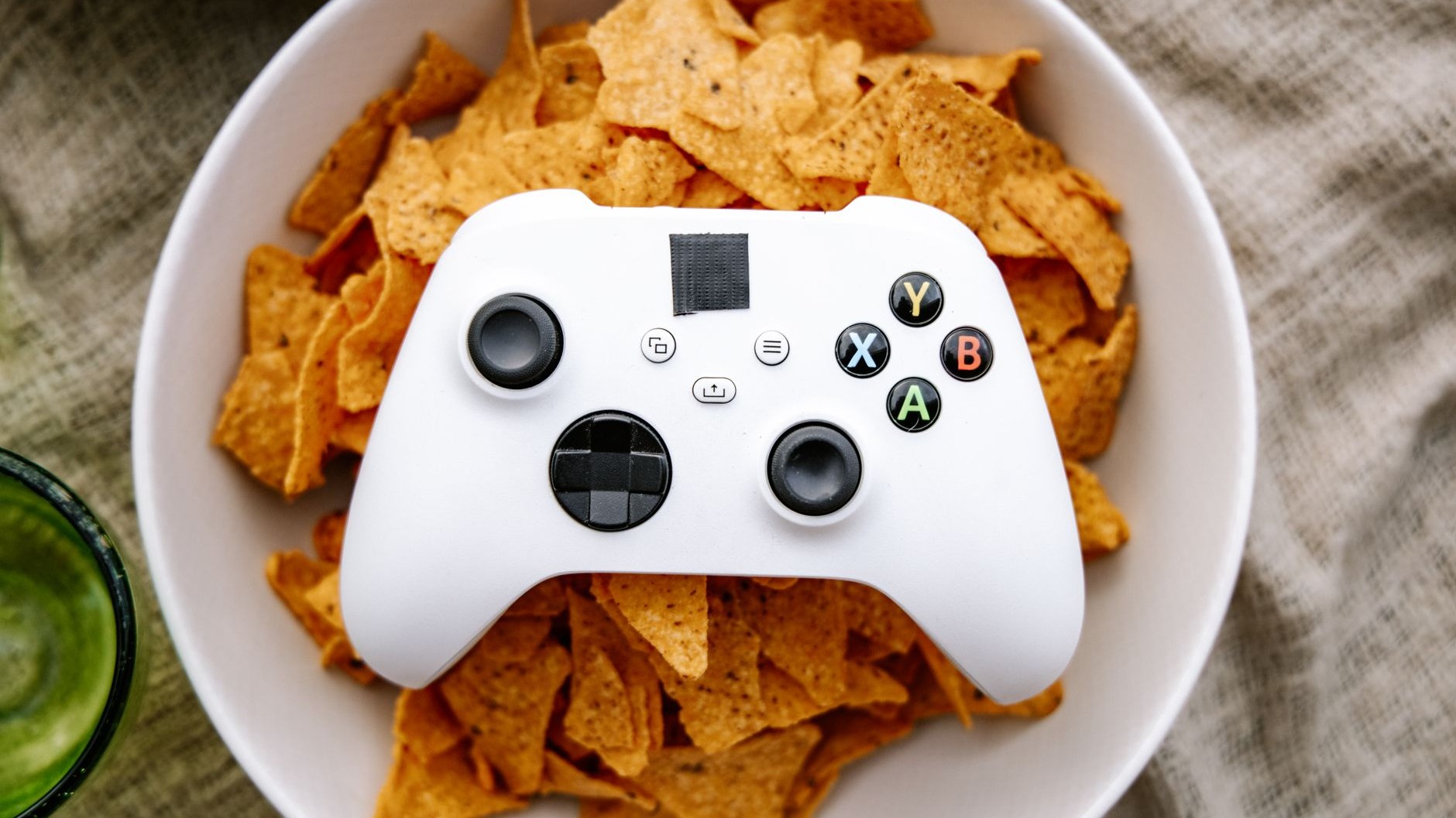 On s'obstine tous à laisser la Xbox Series X en veille pour gagner cinq secondes au démarrage : ce réglage activé d'origin...
