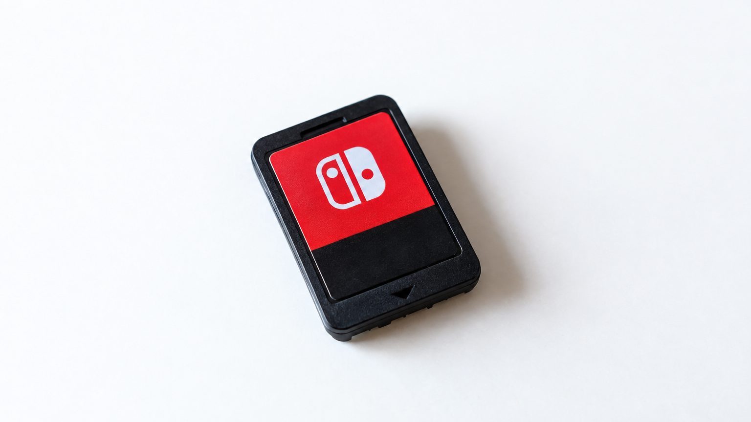 La cartouche Switch était minuscule, colorée et facile à glisser dans une bouche d'enfant : la parade trouvée par Nintendo...